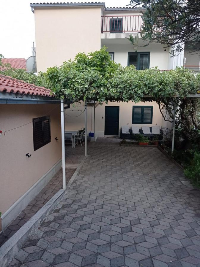 Apartments Bride'S Rock Baska Voda Exterior photo
